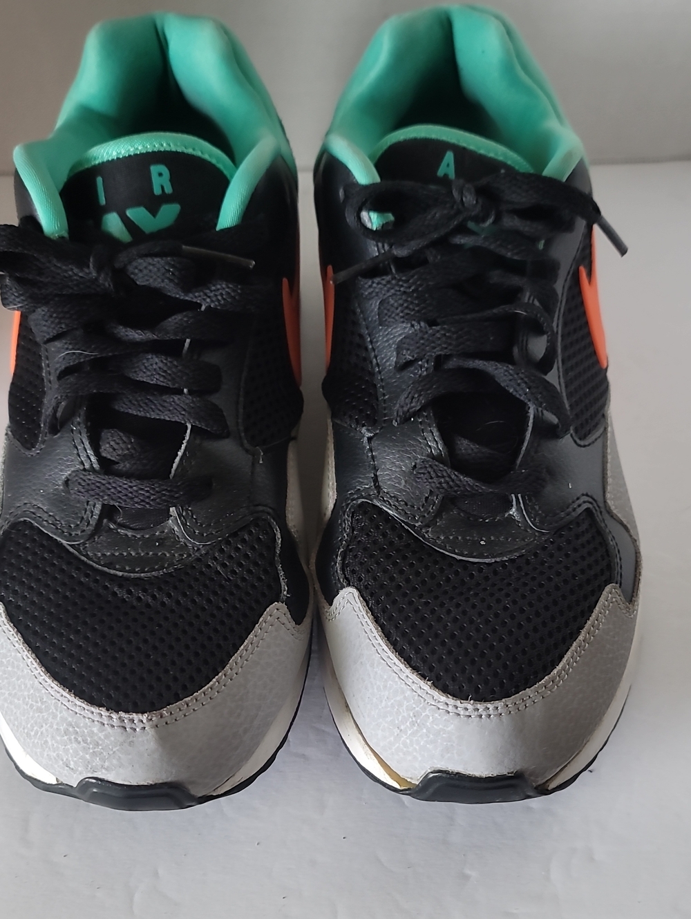 Nike Women's Air Max ST, Black, Teal & Orange Athletic Sneakers. Size 10